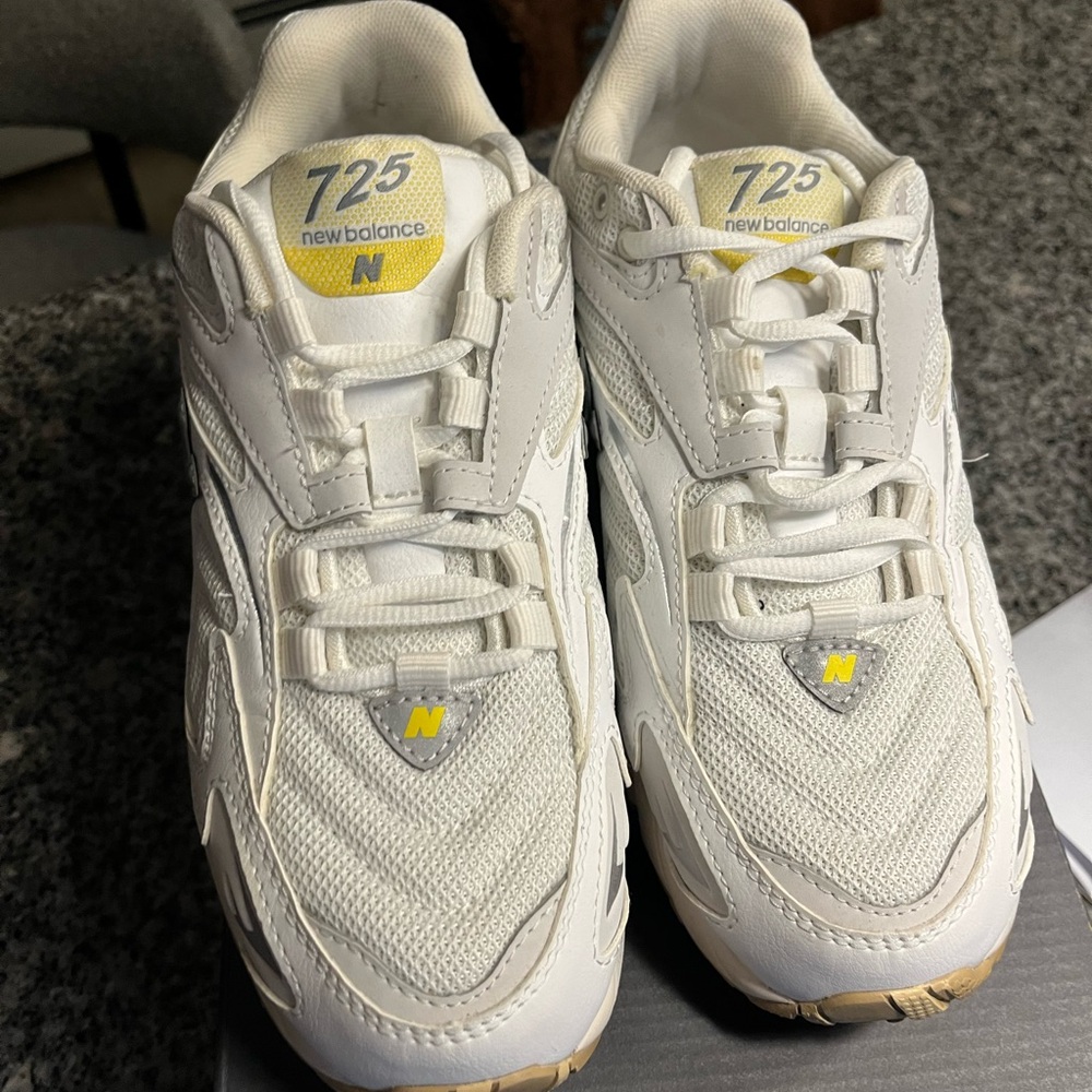 New Balance 725 White Sneakers